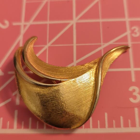 Lot of Five Vintage & Modern Gold Tone Brooches - Picture 12 of 12